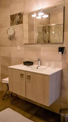 Salle de bains dans l'établissement HOTEL RESTAURANT COLLIN