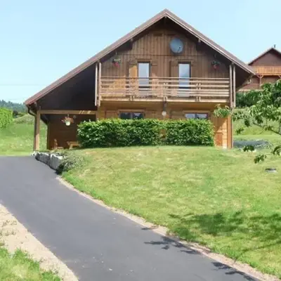 Chalet chaleureux face aux pistes