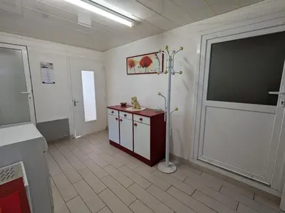 Cuisine ou kitchenette dans l'établissement Chalet familial avec grand jardin et équipements pour enfants, à 500m du centre de Ban-sur-Meurthe - FR-1-589-33