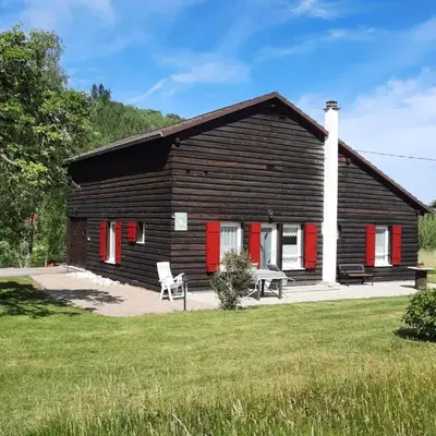 Chalet familial avec grand jardin et équipements pour enfants