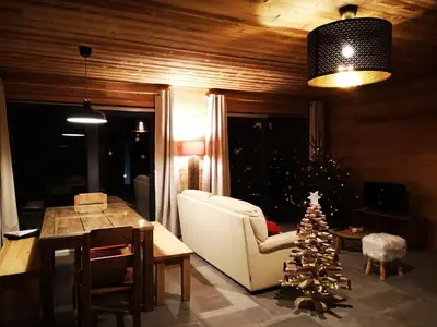 Coin salon dans l'établissement Chalet à L'Orée du Bois