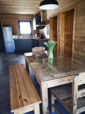 Cuisine ou kitchenette dans l'établissement Chalet à L'Orée du Bois