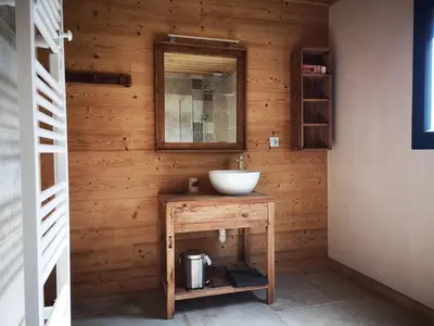 Salle de bains dans l'établissement Chalet à L'Orée du Bois