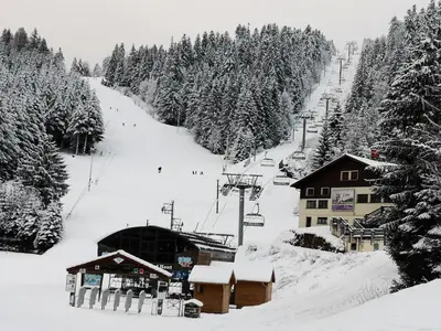 L'établissement Chalet à L'Orée du Bois en hiver