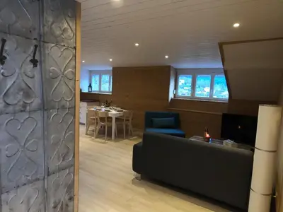Coin salon dans l'établissement Chez Léa et Lolo - L'Alpina