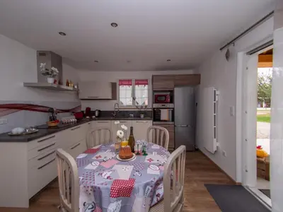 Cuisine ou kitchenette dans l'établissement Gîte Cosy L'Ecrin du Ried PROCHE EUROPA-PARK