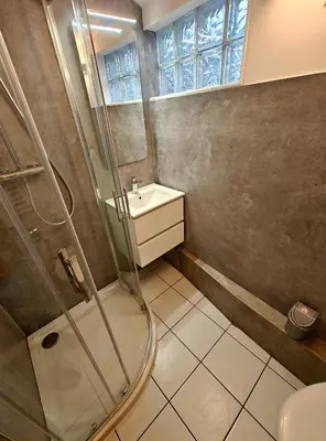 Salle de bains dans l'établissement Le Cocon du Village Gérardmer