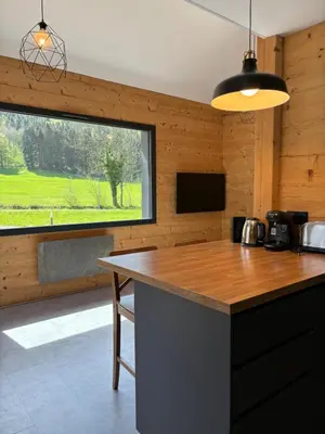 Cuisine ou kitchenette dans l'établissement Les Chalets Perce Neige & Jacuzzi privatif, proximité Gerardmer & La Bresse