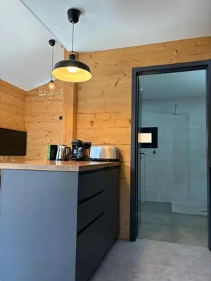 Cuisine ou kitchenette dans l'établissement Les Chalets Perce Neige & Jacuzzi privatif, proximité Gerardmer & La Bresse
