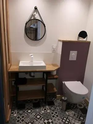 Salle de bains dans l'établissement La Ferme du Panorama et Spa