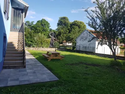 Jardin de l'établissement Joli petit studio les brimbelles