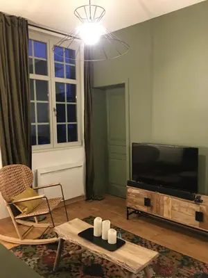 Télévision ou salle de divertissement dans l'établissement Centre historique Colmar La COLLÉGIALE RESORT