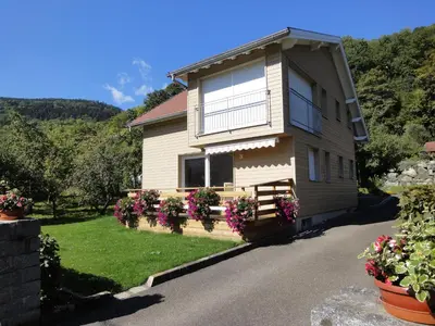Vue générale sur la montagne ou vue sur la montagne depuis la maison de vacances