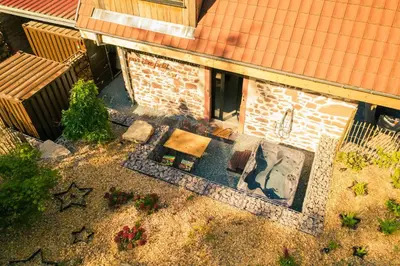 Jardin de l'établissement Le Grand Petit Prince - Domaine de Charme - Jacuzzis privatifs