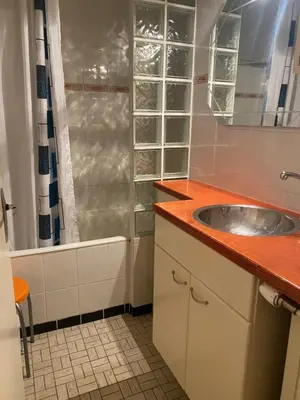 Salle de bains dans l'établissement Les Cimes de Belle Hutte
