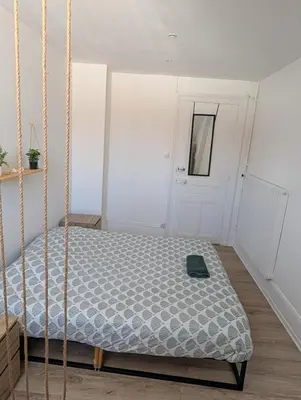 Un ou plusieurs lits dans un hébergement de l'établissement Appart'Hôtel Le Strasbourg - RENOVÉ, CALME ET NETFLIX
