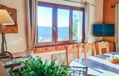 Télévision ou salle de divertissement dans l'établissement Awesome Home In Basse-Sur-Le-Rupt