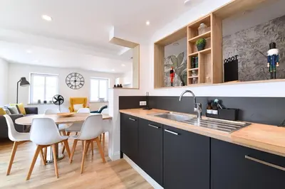Cuisine ou kitchenette dans l'établissement Appartement L'Oriel avec Parking