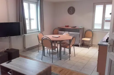 Télévision ou salle de divertissement dans l'établissement Le Victoria à Eguisheim, 4-6 p, 3étoiles