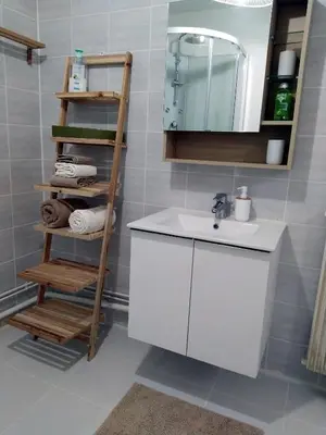 Salle de bains dans l'établissement Grand studio, super équipé, 2 pas du centre-ville 