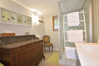 Salle de bains dans l'établissement CHEZ CECILE Bed and Breakfast chez le VIGNERON