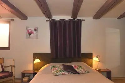Un ou plusieurs lits dans un hébergement de l'établissement CHEZ CECILE Bed and Breakfast chez le VIGNERON