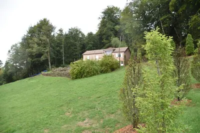 Jardin de l'établissement GITE DU BOIS DES HAUTS LES MILLE ETANGS