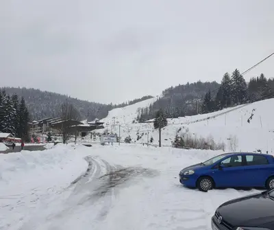L'établissement Résidence belle hutte coté pistes de ski en hiver