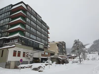 L'établissement Résidence belle hutte coté pistes de ski en hiver