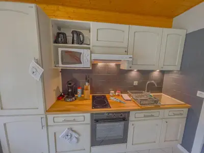Cuisine ou kitchenette dans l'établissement Joli appartement T2, Escale Les Airelles, rez de jardin proche lac