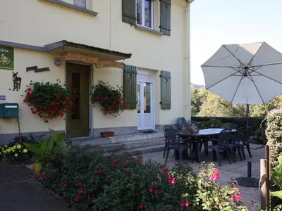 Plan de l'établissement Gîte spacieux en ancienne ferme rénovée, idéal pour familles et amis – proche randos et sites touristiques - FR-1-589-6