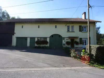 Plan de l'établissement Gîte spacieux en ancienne ferme rénovée, idéal pour familles et amis – proche randos et sites touristiques - FR-1-589-6