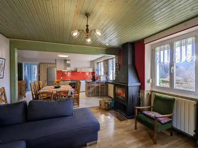 Plan de l'établissement Gîte spacieux en ancienne ferme rénovée, idéal pour familles et amis – proche randos et sites touristiques - FR-1-589-6