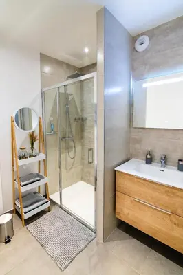 Salle de bains dans l'établissement Les Balcons De La Haie Griselle gîte 4/pers