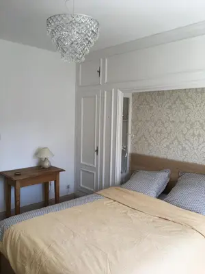 Un ou plusieurs lits dans un hébergement de l'établissement Pyramides, maison de ville de charme 6pers, 2 Chambres, terrasse