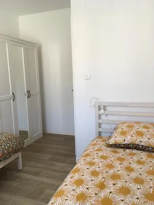 Un ou plusieurs lits dans un hébergement de l'établissement Pyramides, maison de ville de charme 6pers, 2 Chambres, terrasse