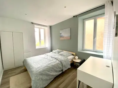 Un ou plusieurs lits dans un hébergement de l'établissement Très beau T2 42m2 lumineux, moderne et rénové avec Fibre
