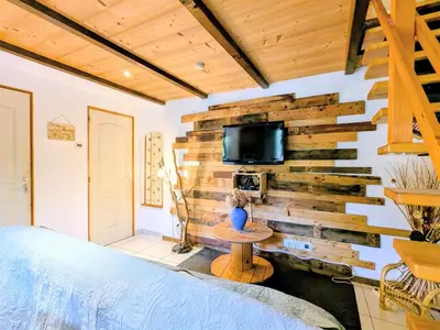Plan de l'établissement Charmant meublé au calme, proche cascades, randos, chevaux, parking et terrasse privée, WiFi gratuit - FR-1-589-365