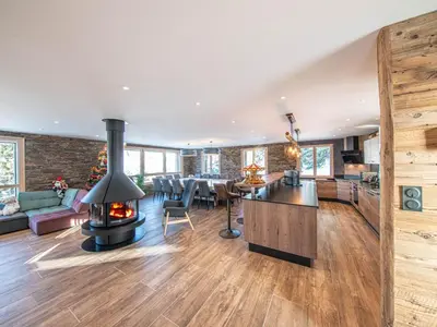Coin salon dans l'établissement Chalet familial spacieux avec SPA, salle de jeux, près des pistes - 14 pers, Vosges - FR-1-589-366