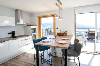 Cuisine ou kitchenette dans l'établissement Moho Mountain Home