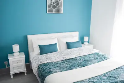 Un ou plusieurs lits dans un hébergement de l'établissement Le Blue St Léon : 2 pièces COZY Lit King Size WIFI