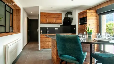 Cuisine ou kitchenette dans l'établissement Le Refuge