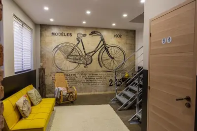 Vélo sur le terrain de l'établissement Le Loft de l ancienne forge ou dans les environs