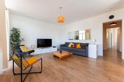 Télévision ou salle de divertissement dans l'établissement Colmar Terrace - BELLE ALSACE 4 - BookingAlsace