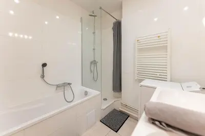 Salle de bains dans l'établissement Colmar Terrace - BELLE ALSACE 4 - BookingAlsace