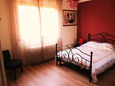 Un ou plusieurs lits dans un hébergement de l'établissement Colmar Room,chambre privée chez l'habitant,parking voiture devant la maison,garage moto et vélo
