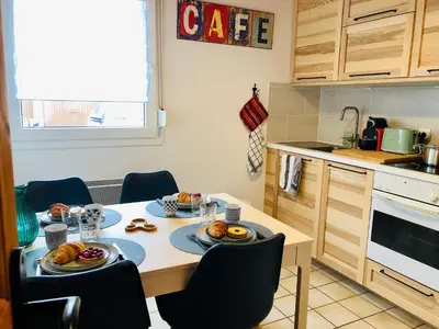 Cuisine ou kitchenette dans l'établissement Chalet chaleureux à Gérardmer, vue pistes, 4 pers. - FR-1-589-371