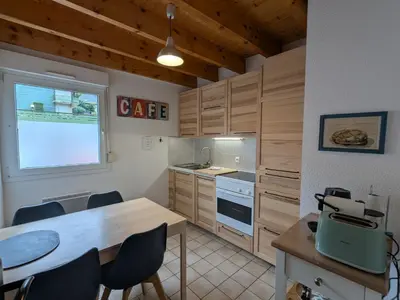 Cuisine ou kitchenette dans l'établissement Chalet chaleureux à Gérardmer, vue pistes, 4 pers. - FR-1-589-371