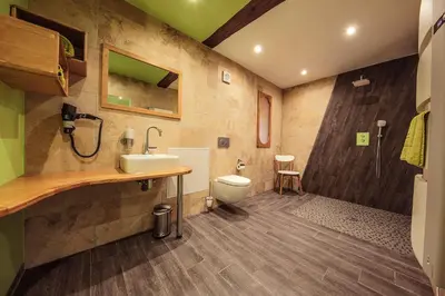 Salle de bains dans l'établissement Le Domaine du Verger, Chambres et SPA privé