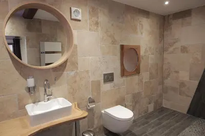 Salle de bains dans l'établissement Le Domaine du Verger, Chambres et SPA privé